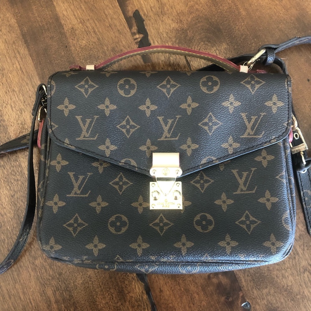 Purse cross body